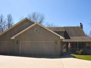 4980 Plummers Point Rd, Oshkosh, WI 54904