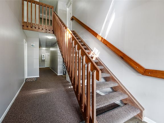 4th image of 1320 Hollow Run APT 2