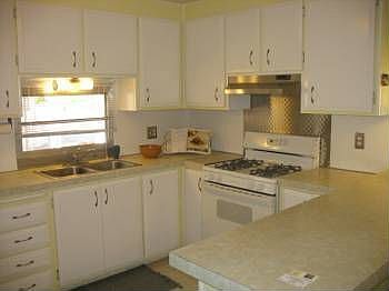 3rd image of 54 Larkspur Ave