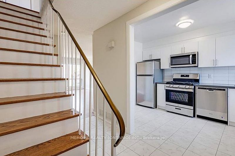Toronto Townhouse for rent - 2 Bedrooms — photo 4