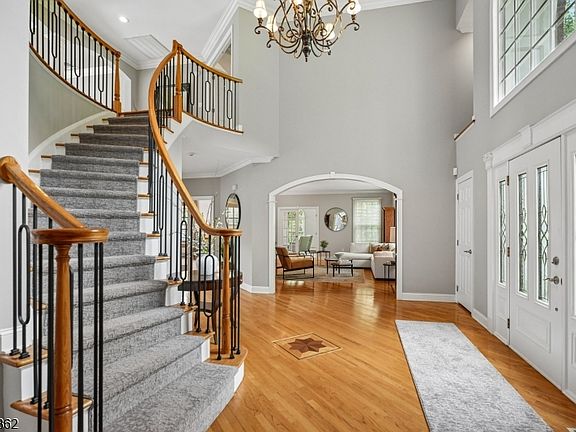 3rd image of 3 Forest Hill Dr