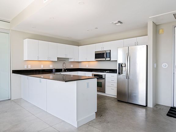2nd image of 285 W 6th St Unit 518