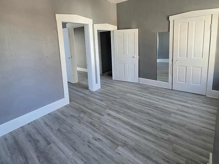 305 W Main St — Photo 8