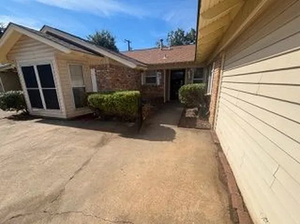 6908 Hallmark Dr S, Fort Worth, TX 76134