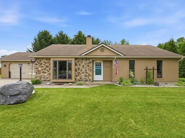 1919 Mill Stream Dr, Huntertown, IN 46748