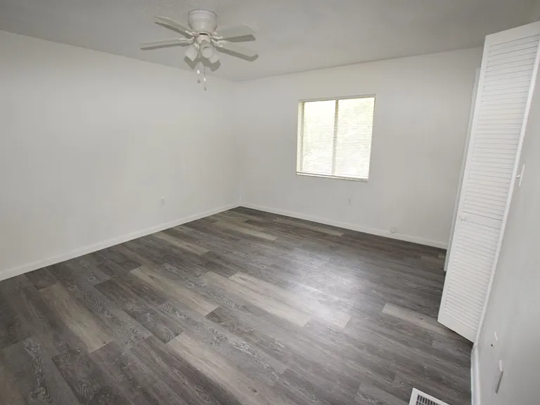 908 Sumter St — Photo 22