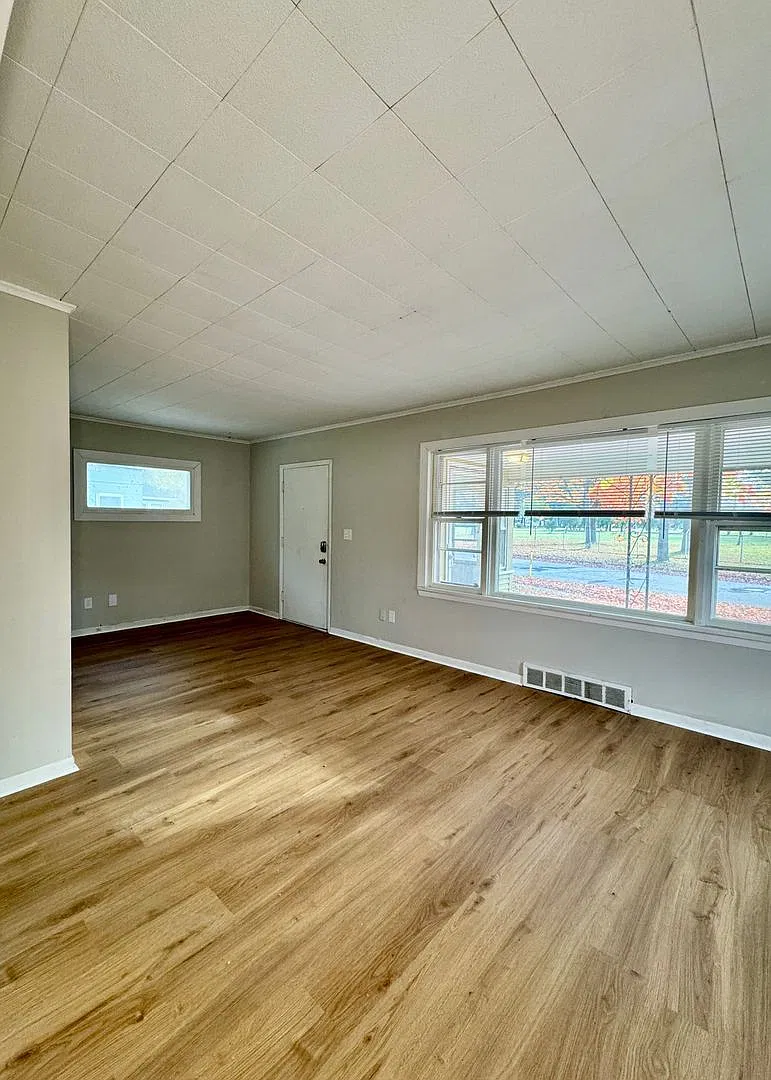 3 bed, 1.0 bath, $1,025 — Photo 4