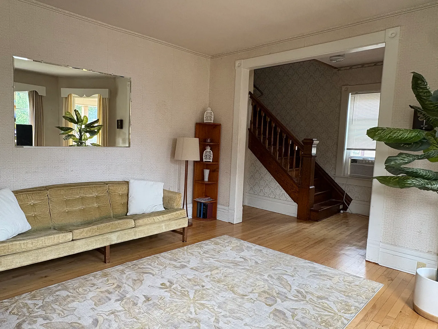 320 E Baldwin St — Photo 2