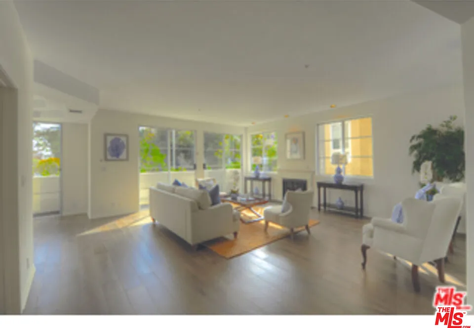 1182 Wellesley Ave — Photo 3