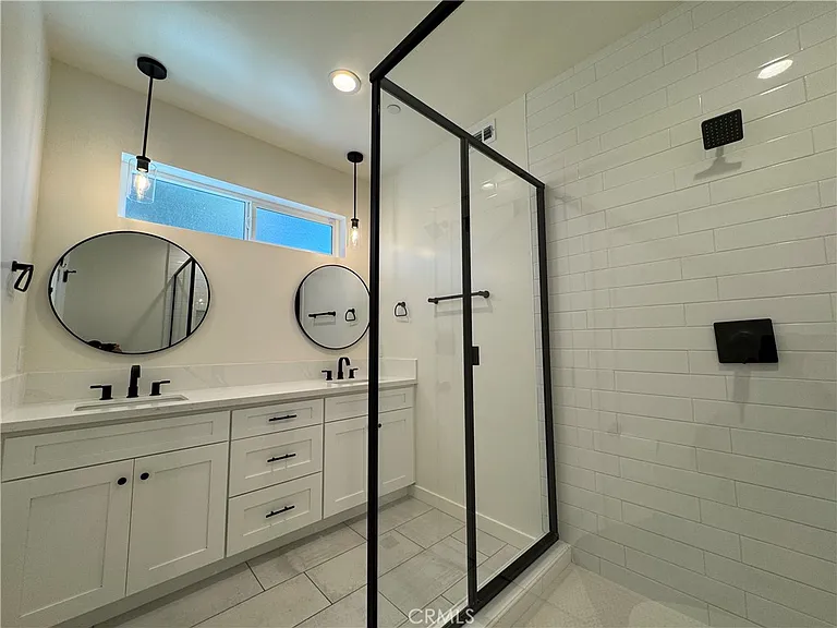 15236 Kingsbury St — Photo 7