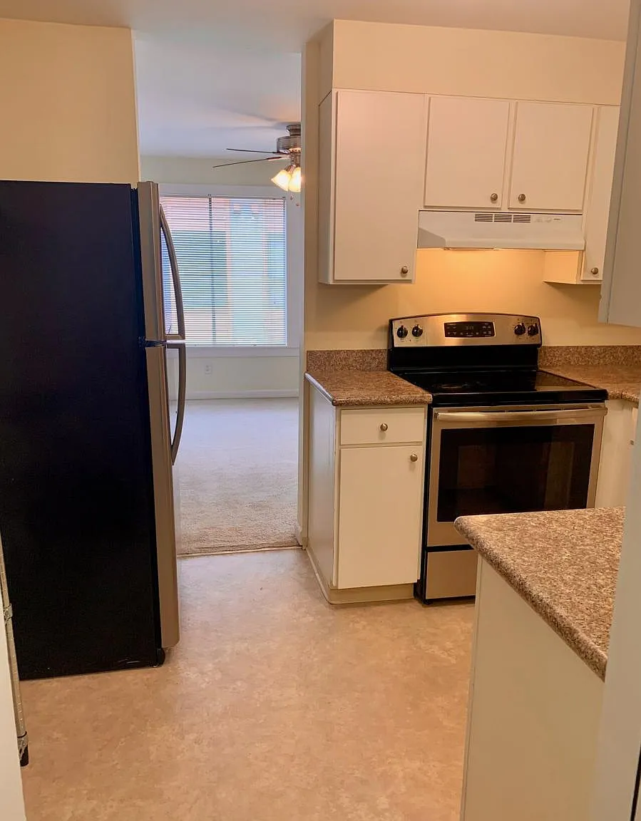 400 Rencliffe Apartments — Photo 4