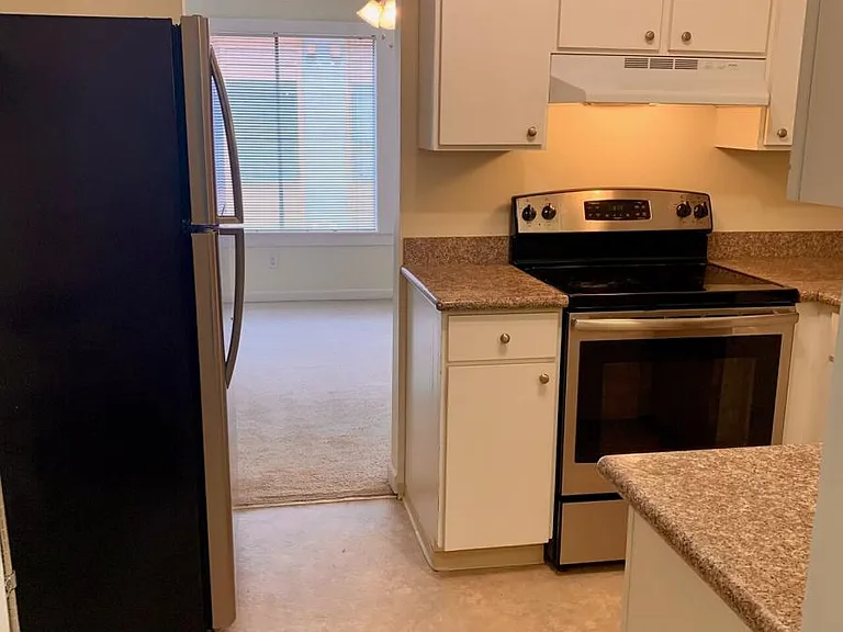 400 Rencliffe Apartments — Photo 4
