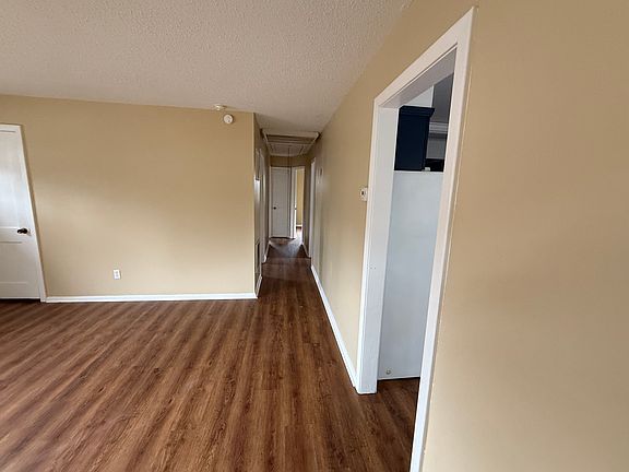 3rd image of 1533 Baychester Ave