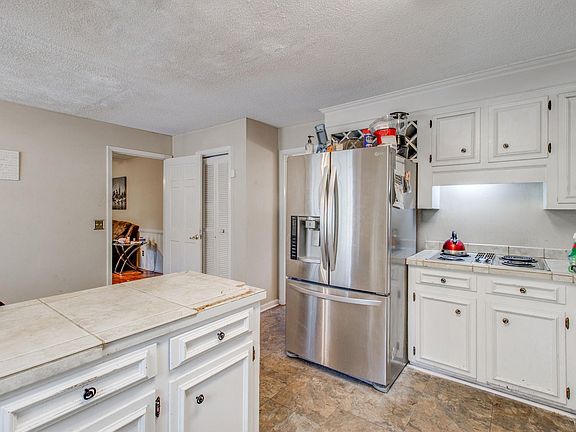 5th image of 209 Brookspring Rd