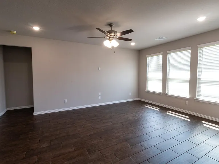 507 Reatta Dr — Photo 16