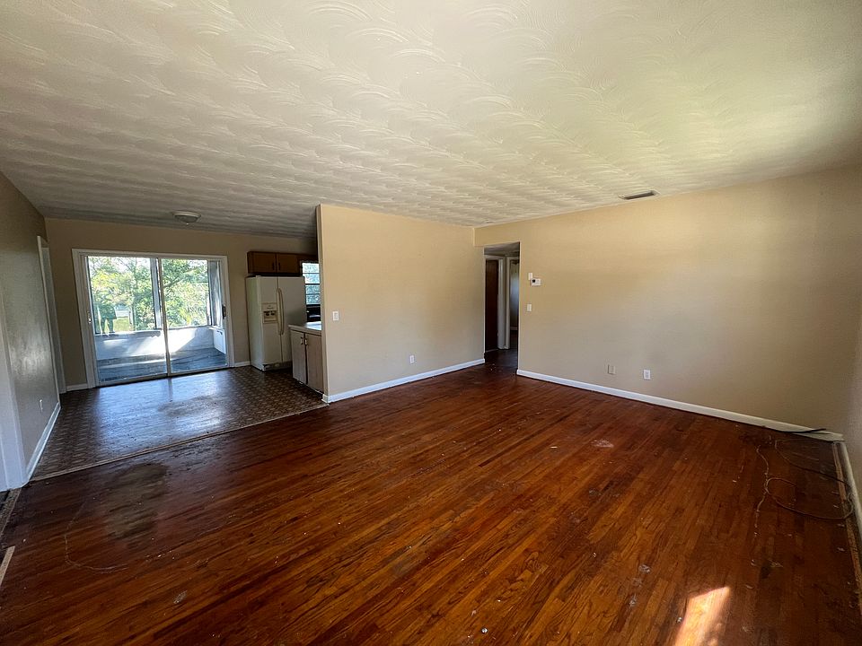 2nd image of 1325 East Ave