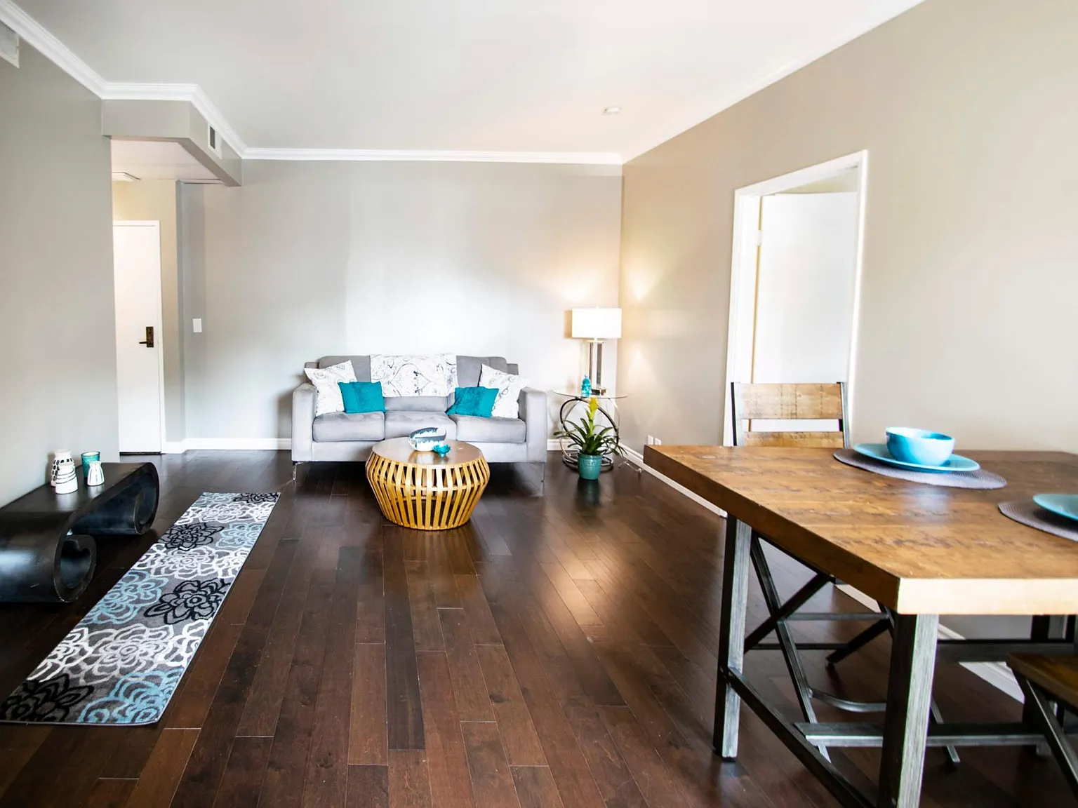 Golden Oaks Apartments — Photo 4