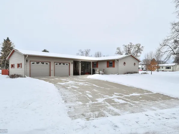 1019 Lilac Ave, Oakes, ND 58474