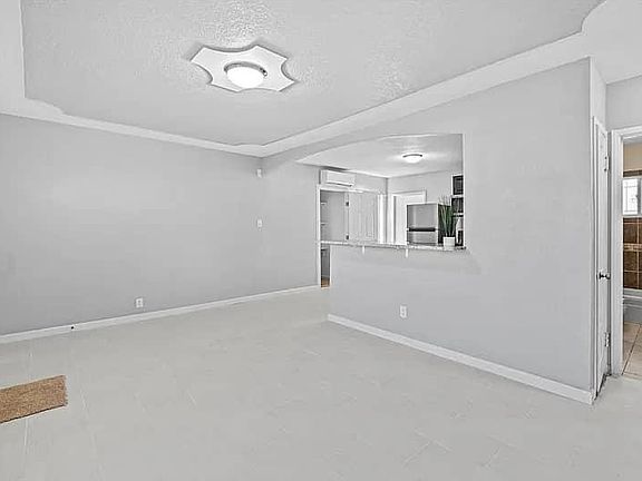 5th image of 917 La Veta Dr NE