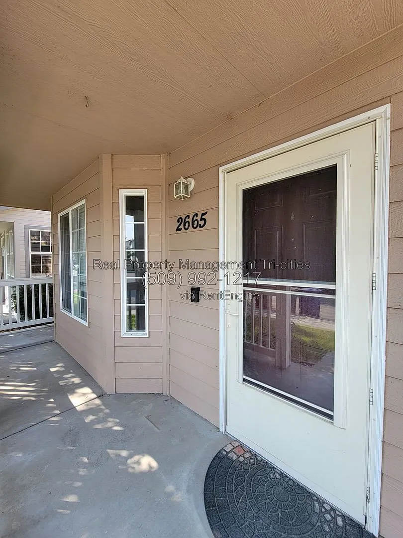 4 bed, 2.5 bath, 2000 sqft, $2,395 — Photo 2