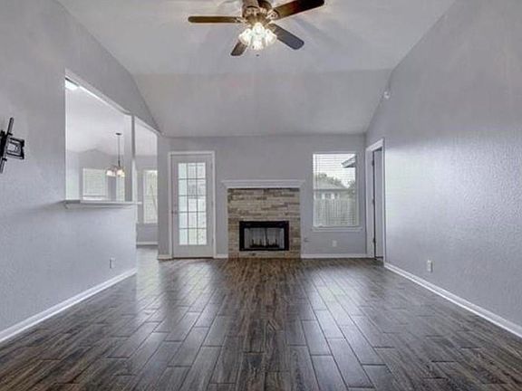 3rd image of 351 Zebra Dr