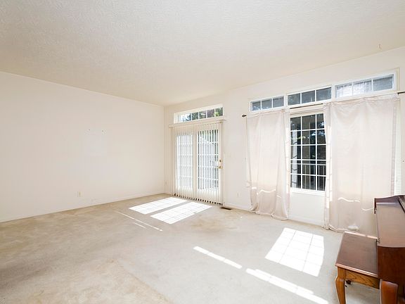 5th image of 969 Oakmont Ct