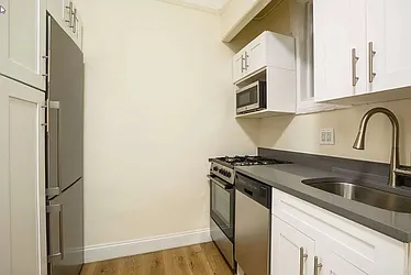 Rented by R New York