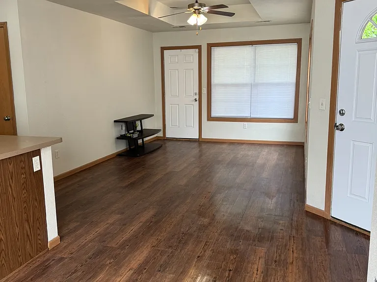 1413 W Hovey St #A — Photo 3