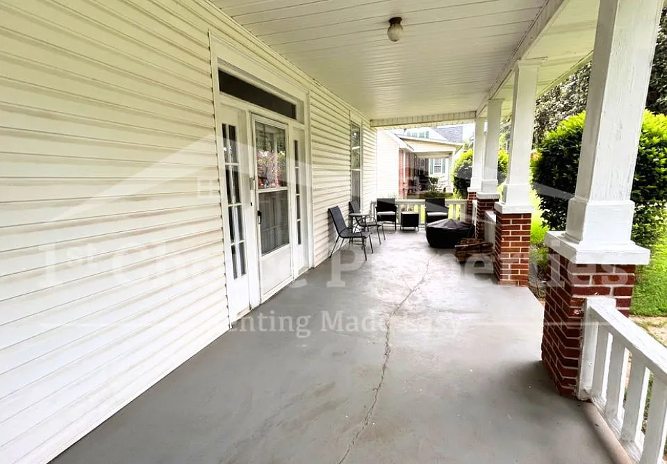 302 East Coffee Street A Talladega, AL 35160 - 1 — Photo 3