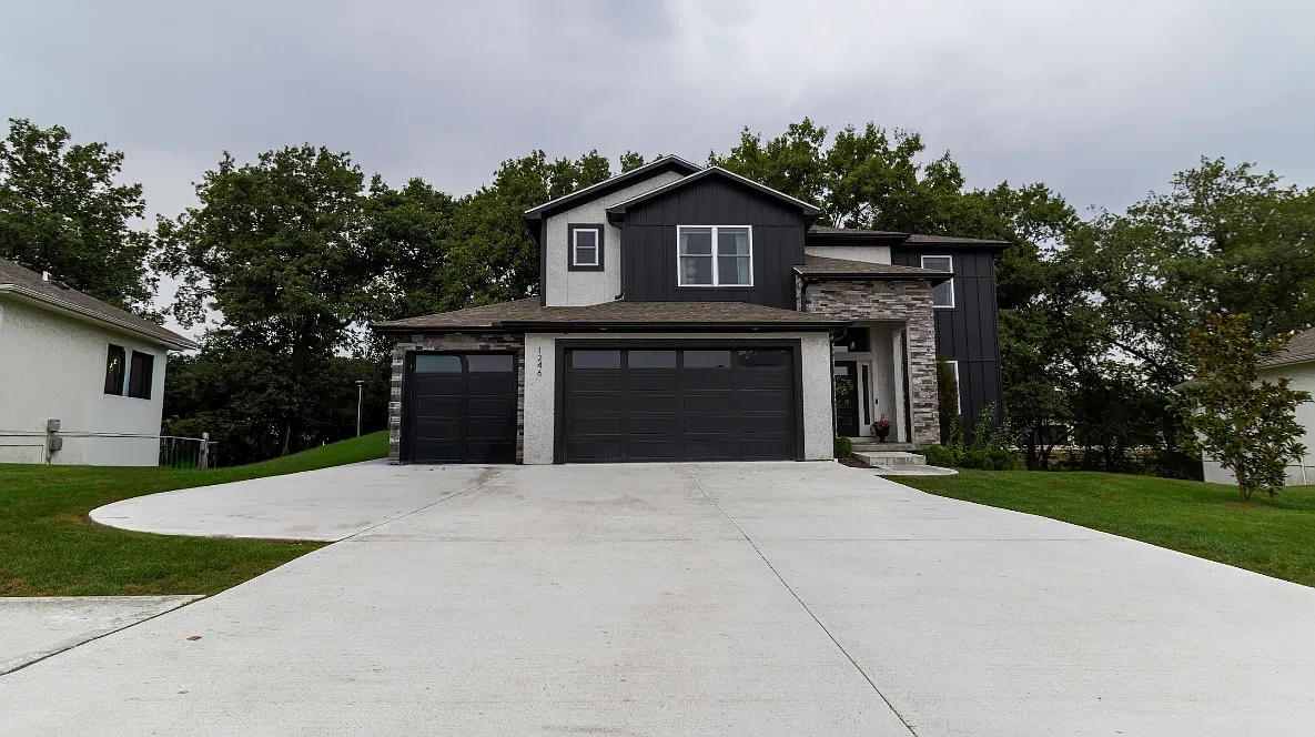 5 bed, 3000 sqft, $2,950 — Photo 2