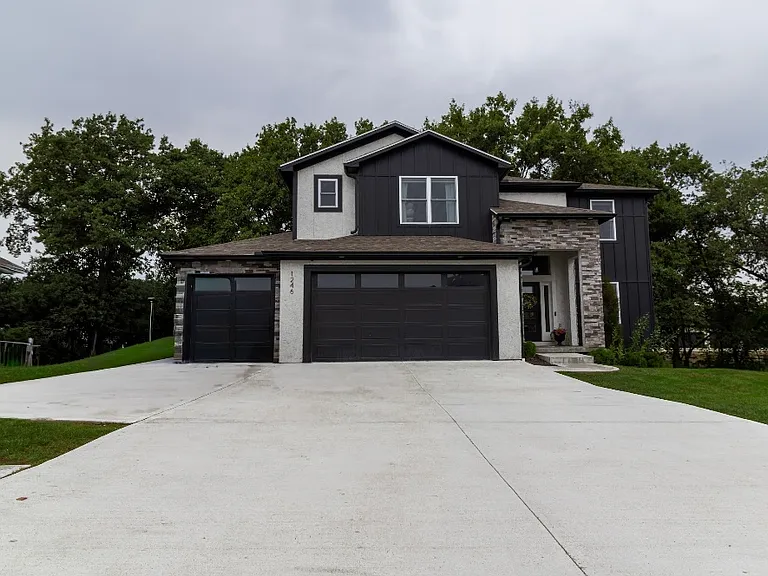 1246 Rich Blvd — Photo 2
