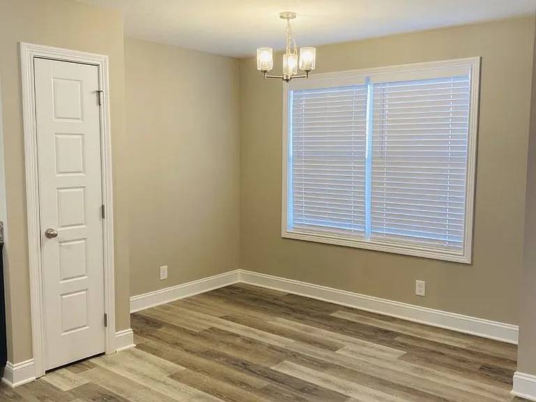 1033 Whitney Dr — Photo 12