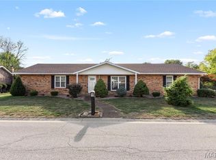 403 Flagstone Dr, Belleville, IL 62221