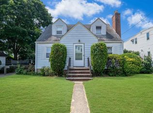 24 E Euclid St, Valley Stream, NY 11580