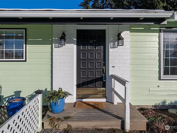 4th image of 2640 E Crestline Drive
