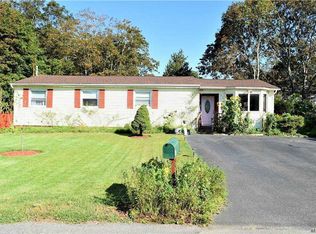 7 Flower Rd, Mastic Beach, NY 11951