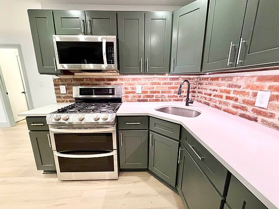 3rd image of 886 Lincoln Pl #1