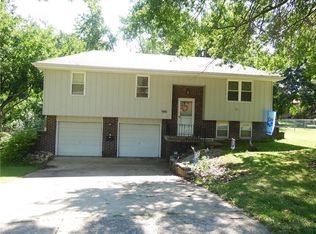 6735 N Holmes St, Gladstone, MO 64118