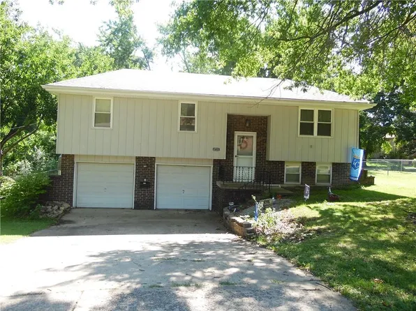 6735 N Holmes St, Gladstone, MO 64118