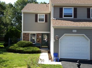 816 Banyan Dr, Elk Grove Village, IL 60007