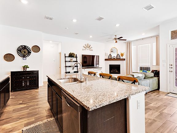 5th image of 748 Lombard Ln