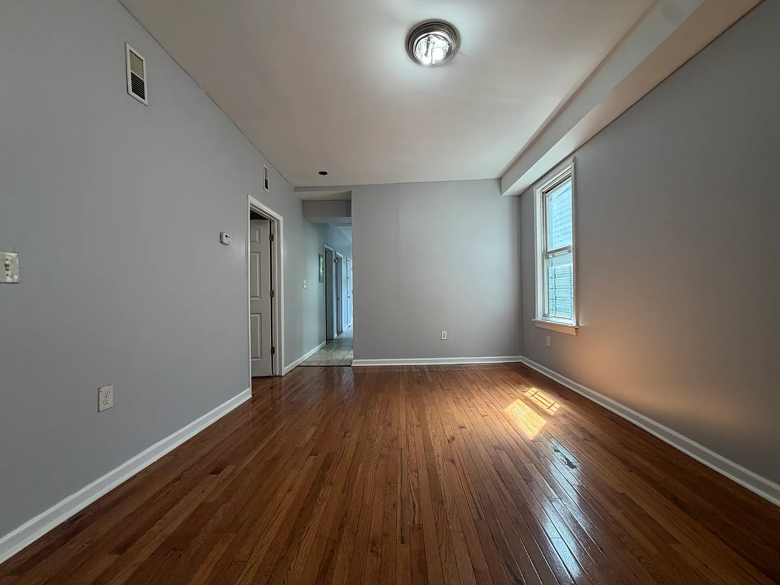 3 bed, 1000 sqft, $1,950 — Photo 3