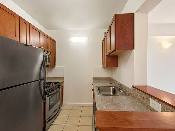 4th image of 444 Manhattan Ave APT 6I