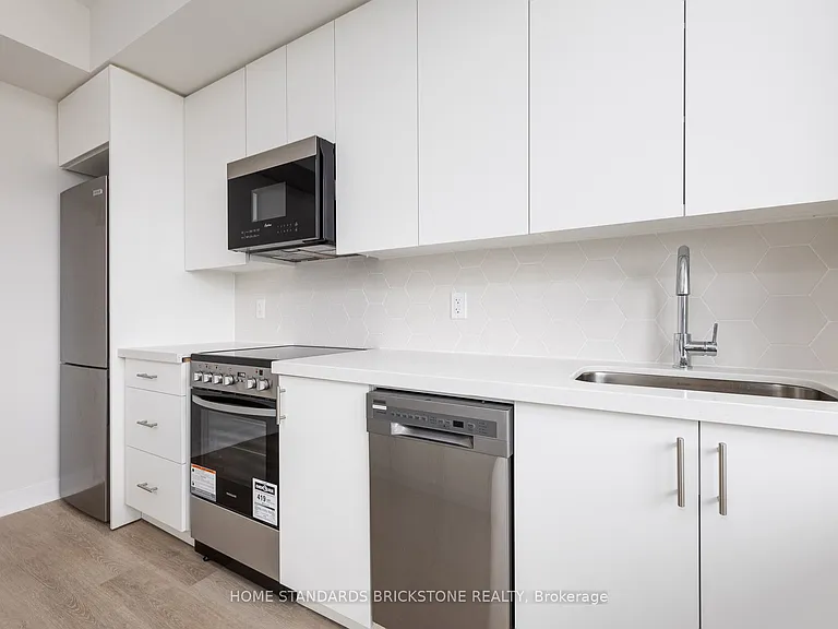 15 Ellerslie Ave #2009 — Photo 8