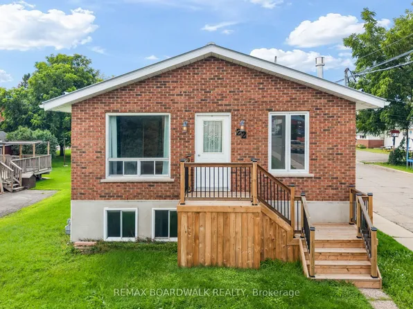 22 Merrick St, Smiths Falls, ON K7A 4R4