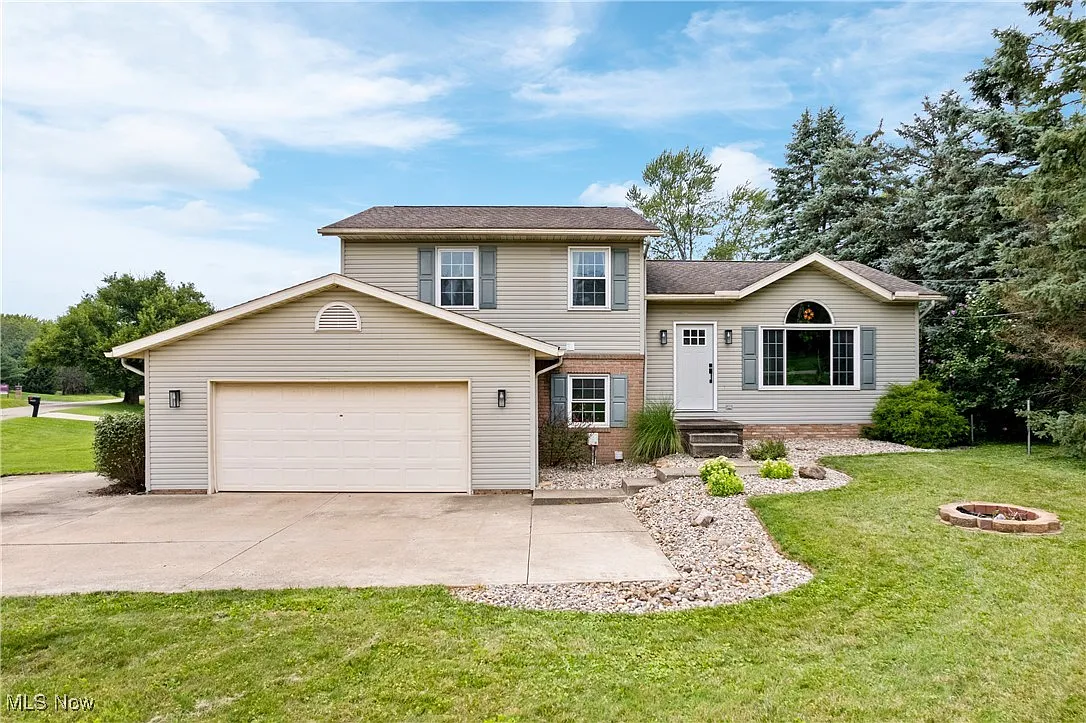 1811 Knob St photo 1