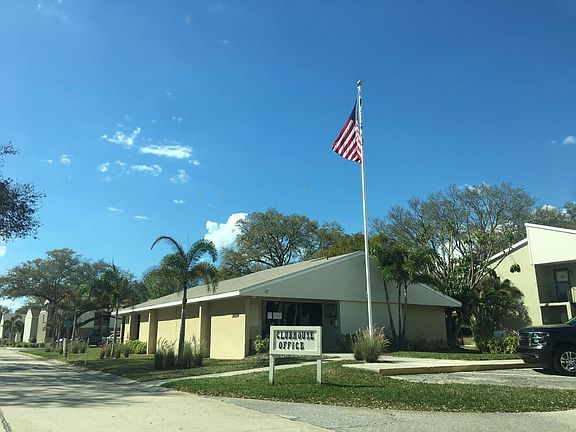 2nd image of 3812 N Oak Drive M-11 Tampa Fl 33611