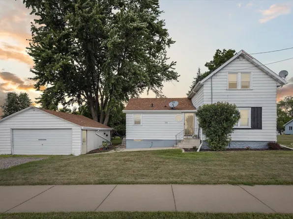 1711 Day St, Greenleaf, WI 54126