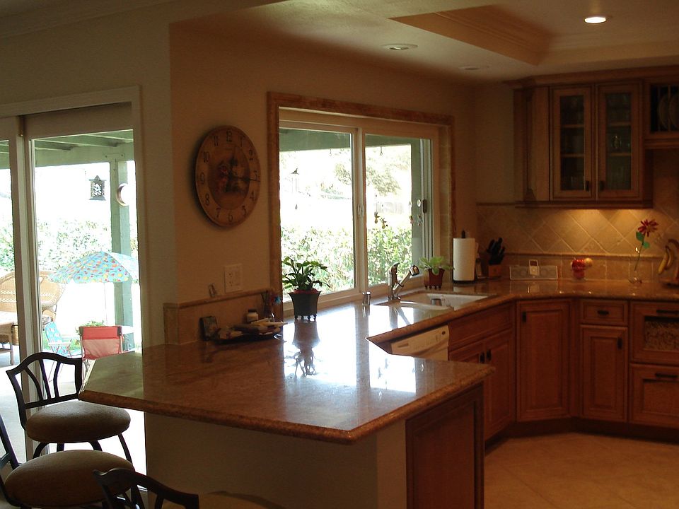 Gorgeous Large Kitchen 