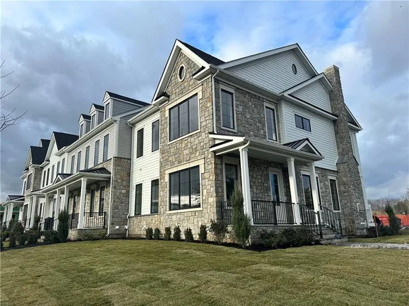 1 Wright Drive #11, Chappaqua, NY 10514